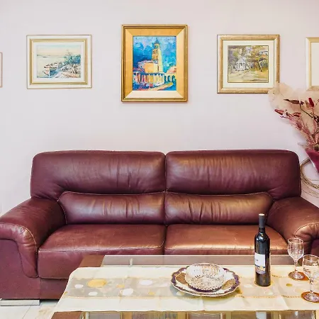 Luxury Pega With Private Garage Appartamento *