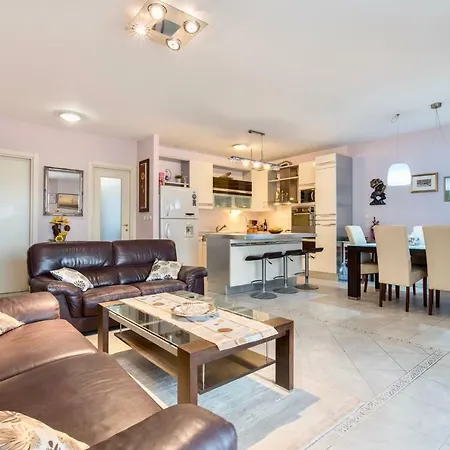 Luxury Pega With Private Garage Spalato