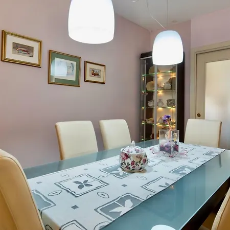 Luxury Pega With Private Garage شقة سبليت